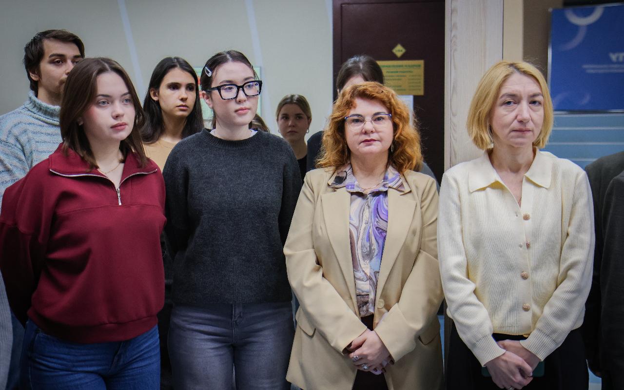 ФОТО к новости: В НГПУ состоялась торжественная церемония поднятия Государственного флага Российской Федерации