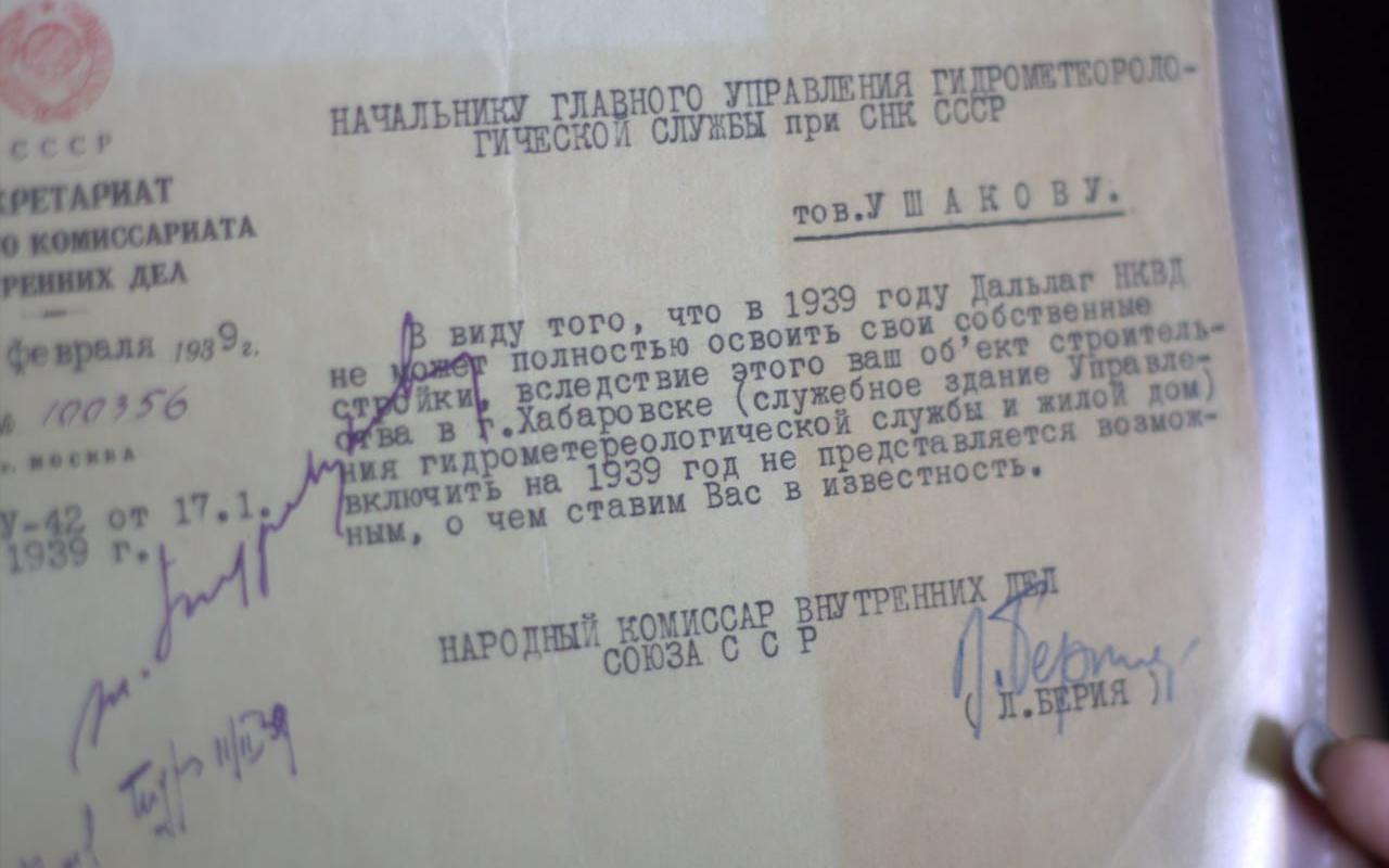 ФОТО к новости: В НГПУ открылась выставка «Маршалы Победы»