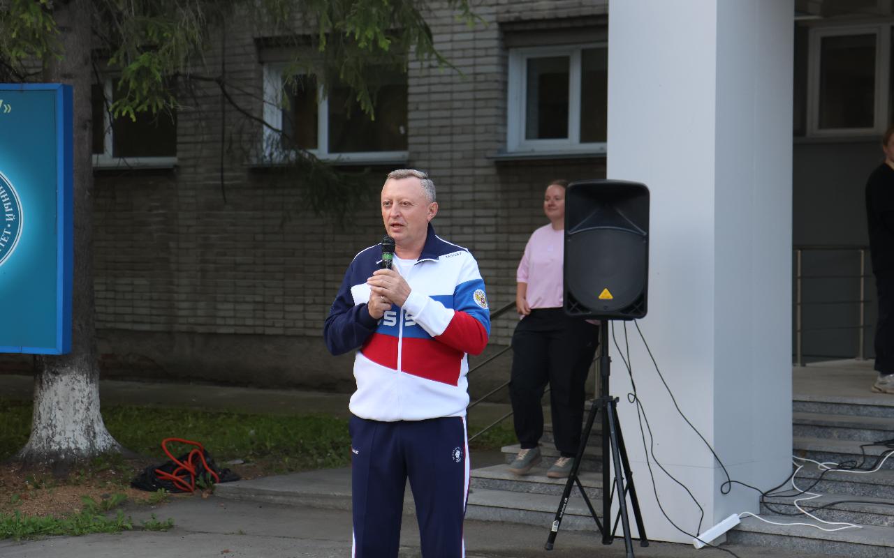 ФОТО к новости: Заряд бодрости и настроения: титулованные спортсмены провели зарядку для коллектива НГПУ 