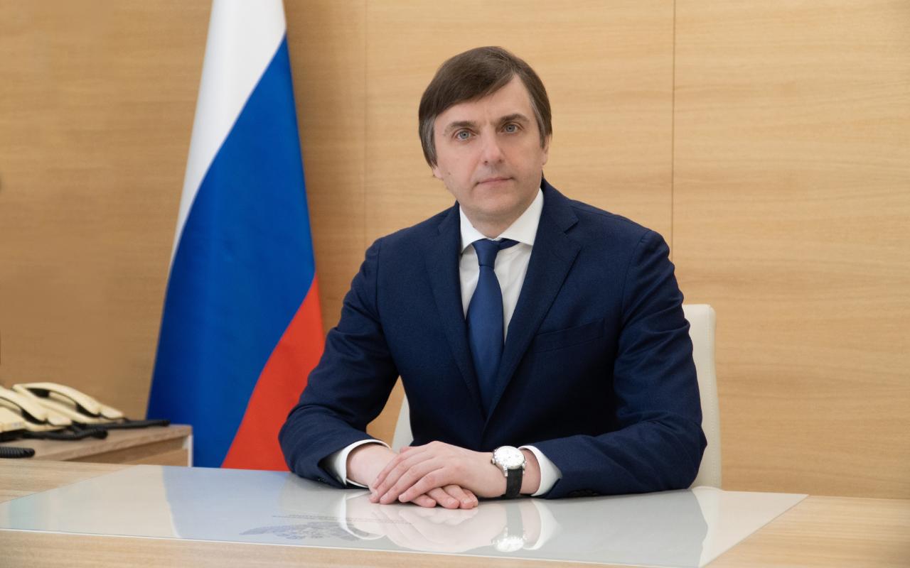 ФОТО к новости: Министр просвещения открыл прямую линию с педагогами в национальном мессенджере