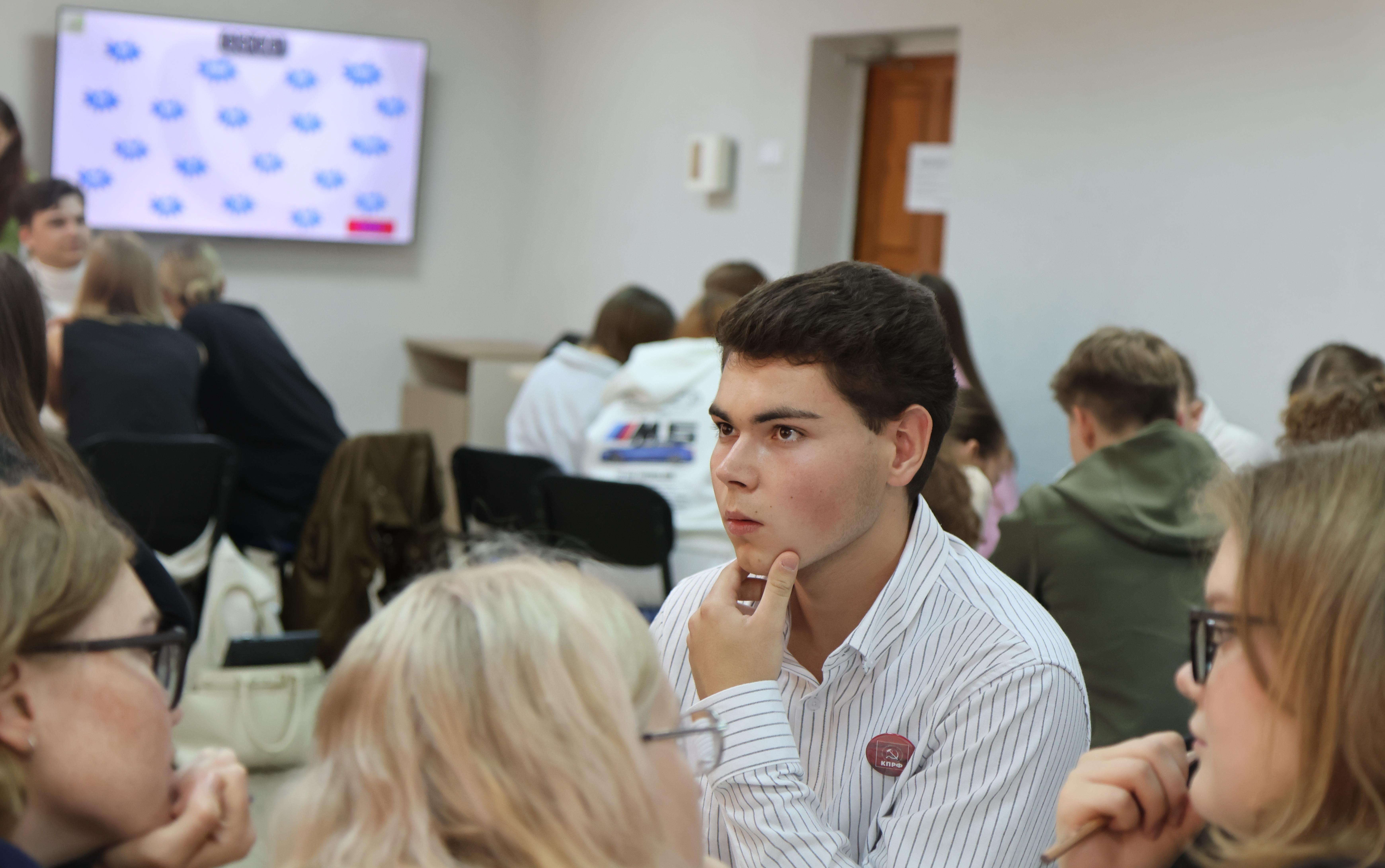 ФОТО к новости: Кто больше всех знает про выборы: студенты НГПУ посоревновались в правовых знаниях