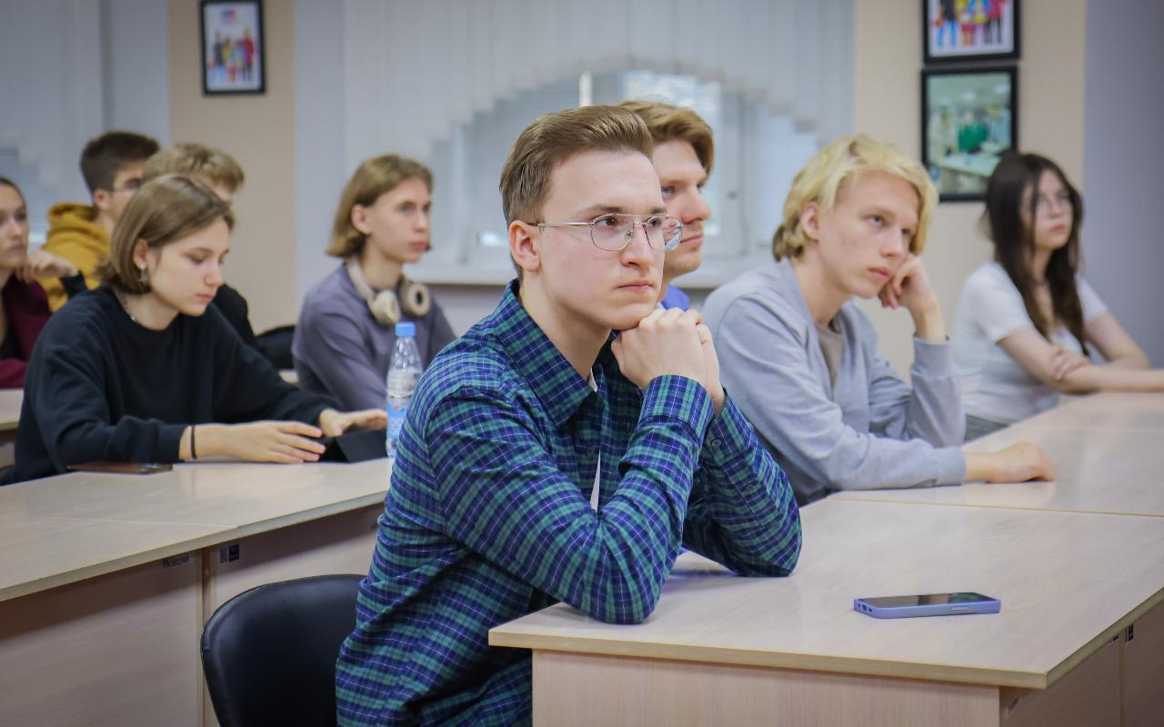 В НГПУ показали киноверсию спектакля «Жизнь за други своя»