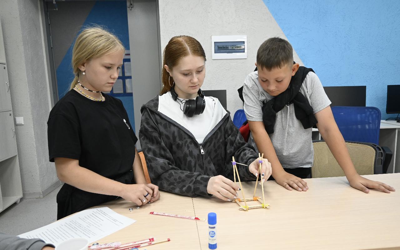 ФОТО к новости: В НГПУ стартовал региональный фестиваль инженерных проектов «Город будущего»