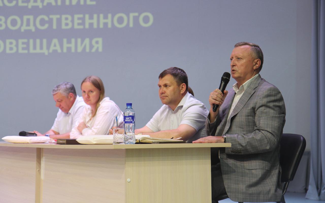 ФОТО к новости: От приемной кампании до ремонтных работ: самые важные текущие вопросы рассмотрены на производственном совещании в НГПУ