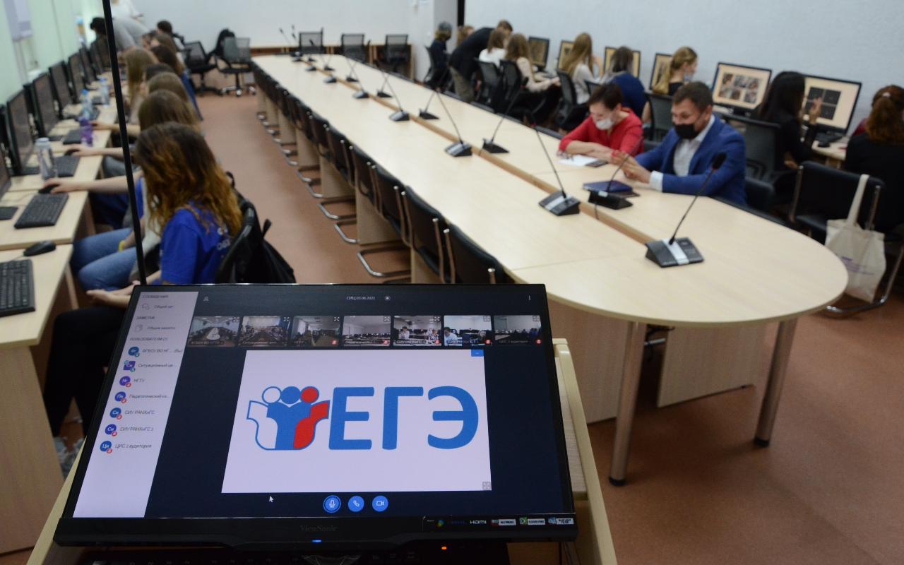 ФОТО к новости: По итогам ЕГЭ появились стобальники, а самый сложный период – ХХ век: в НГПУ прокомментировали результаты единого госэкзамена по истории 