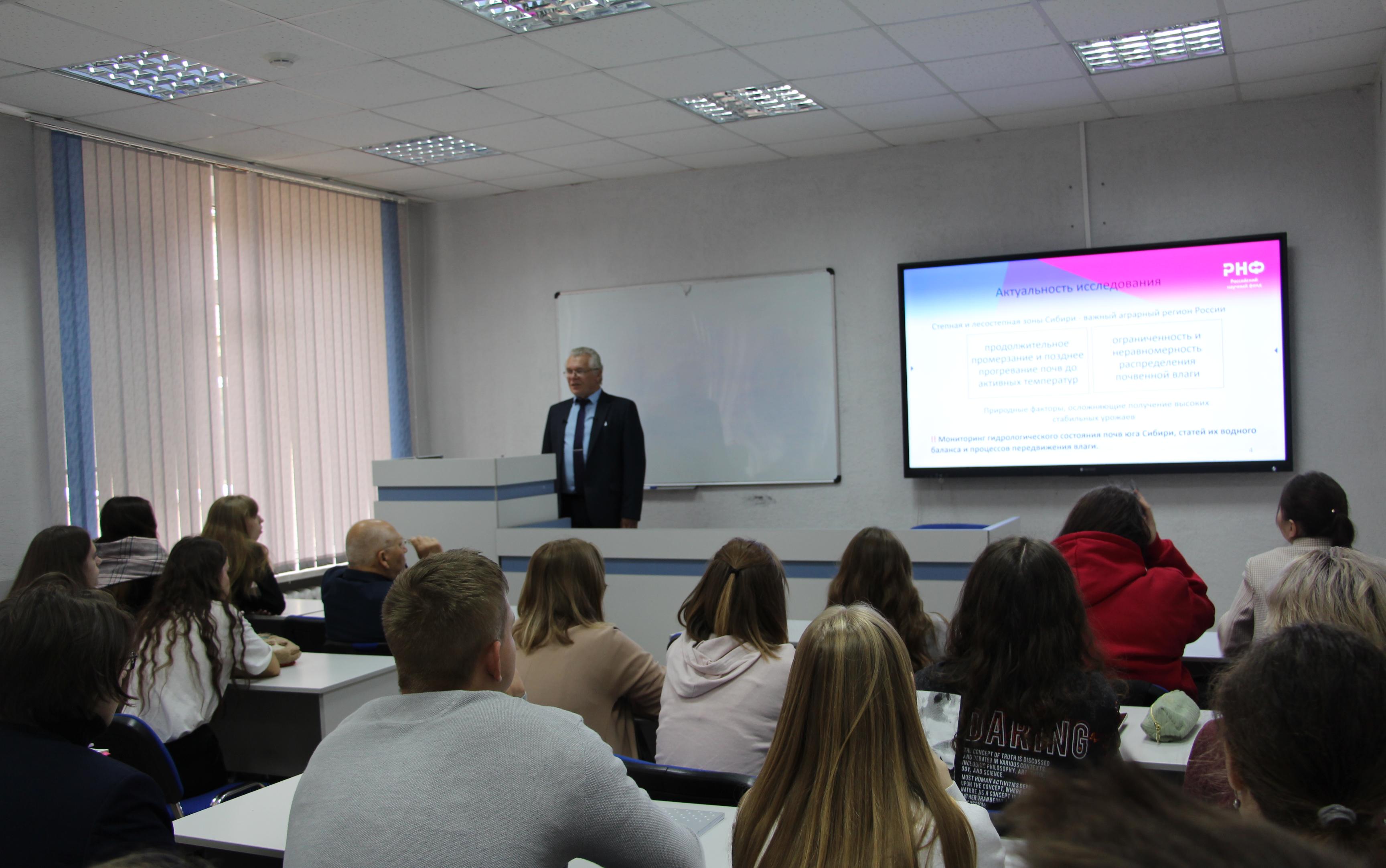 ФОТО к новости: Преподаватель НГПУ рассказал о своих исследованиях в рамках гранта РНФ