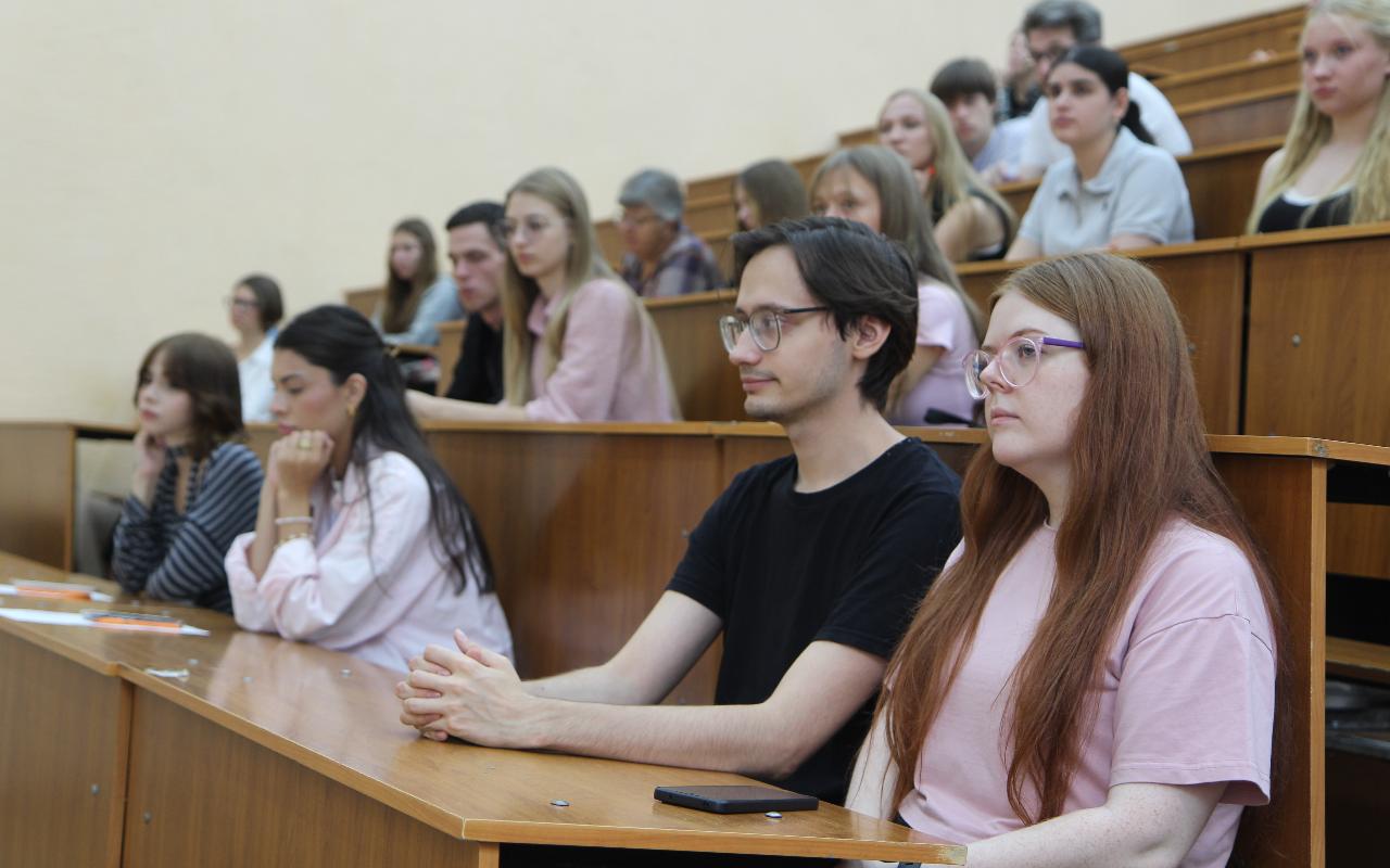 ФОТО к новости: Ректор НГПУ Сергей Нелюбов: «Я уверен, что студенческие годы будут яркими»