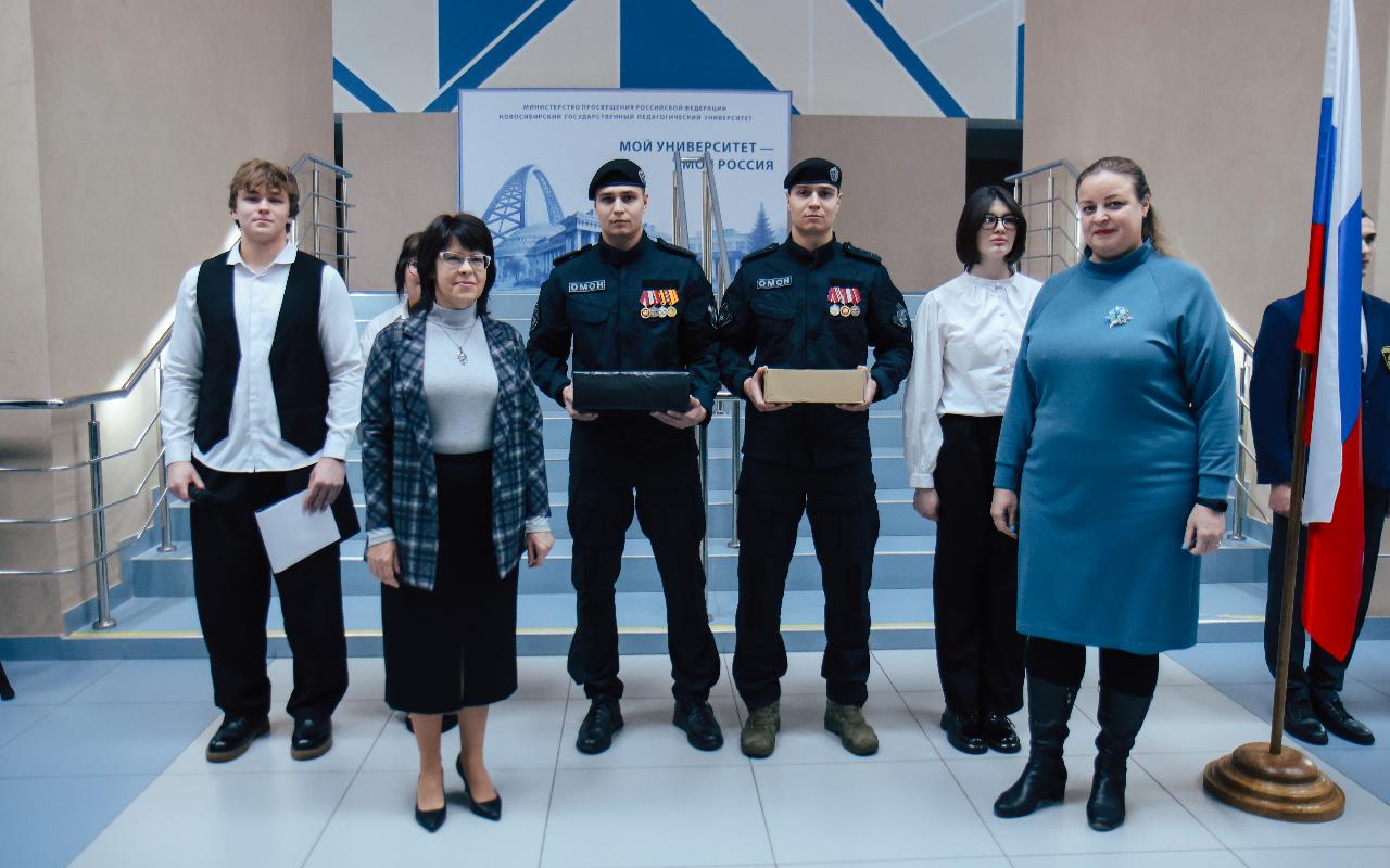 ФОТО к новости: В НГПУ торжественно подняли Государственный флаг Российской Федерации в День российского студенчества