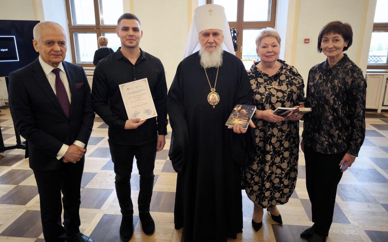 ФОТО к новости: «О чём писал поэт, я вижу своими глазами»: и.о. ректора НГПУ встретился с финалистом Всероссийского конкурса осмысленного чтения – участником СВО, выпускником университета