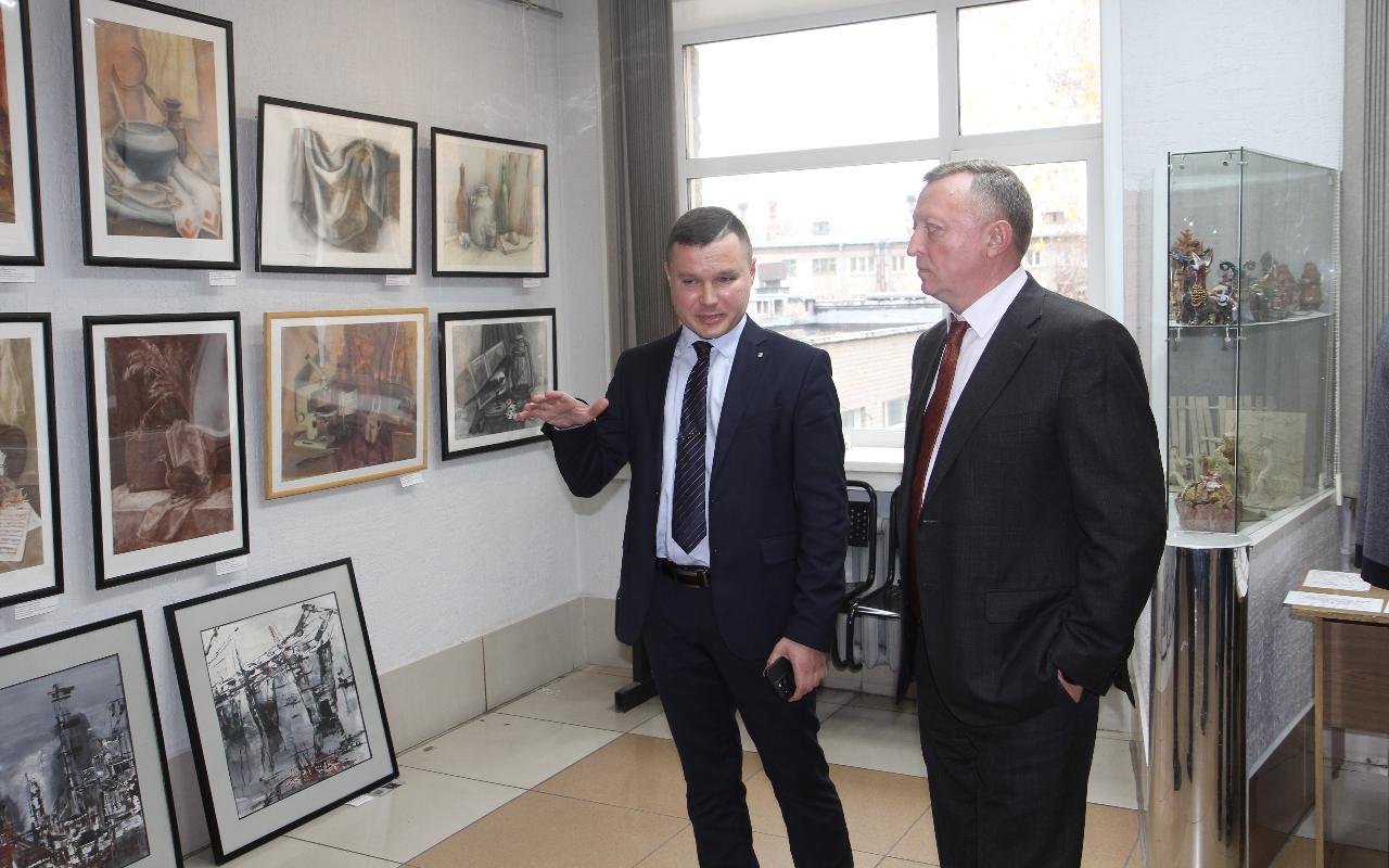 ФОТО к новости: Институт с богатыми традициями: и.о. ректора познакомился с работой ИИ НГПУ