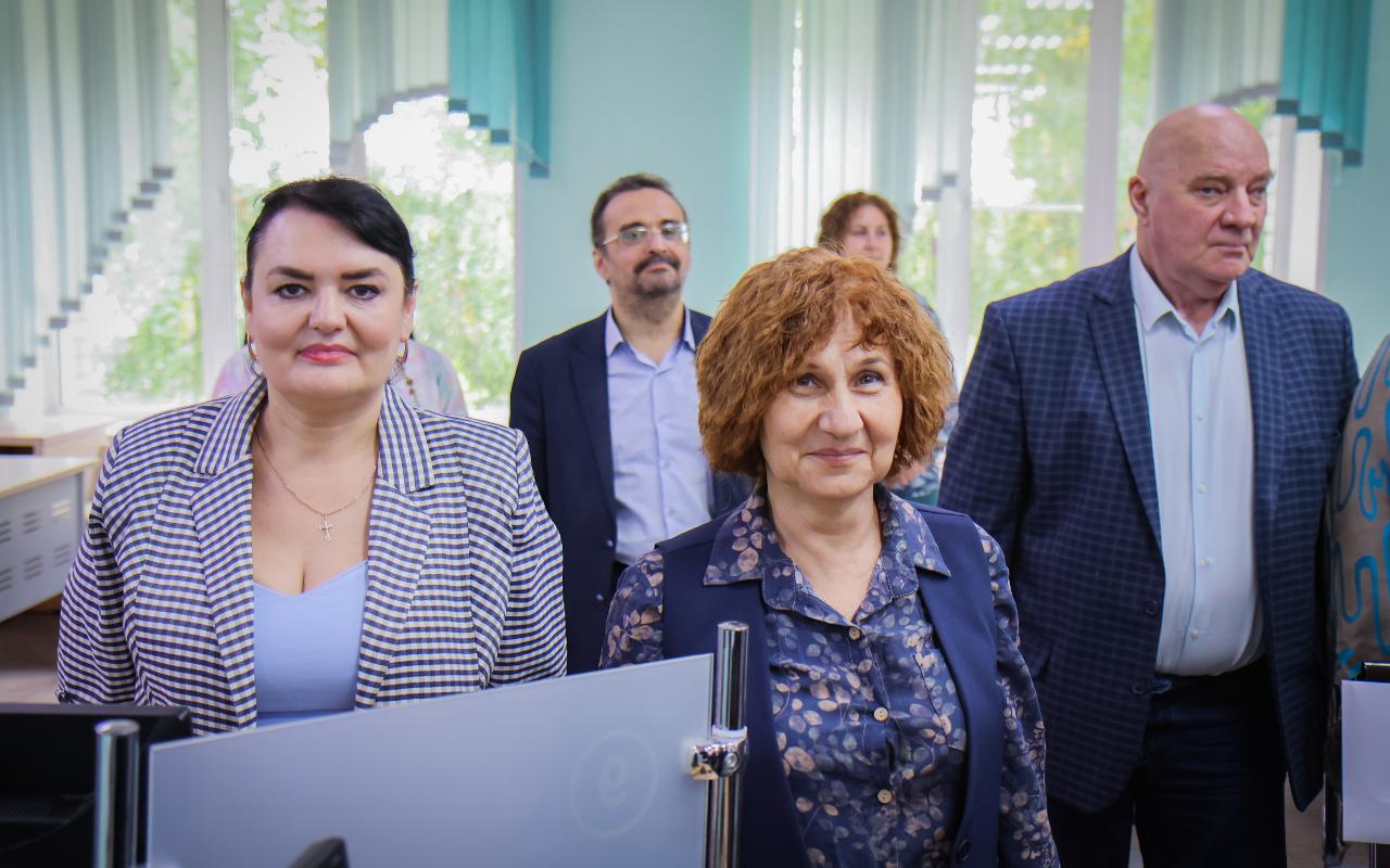 ФОТО к новости: Главная ценность университета: лучшие работники НГПУ удостоены наград и почётных званий Министерства просвещения Российской Федерации