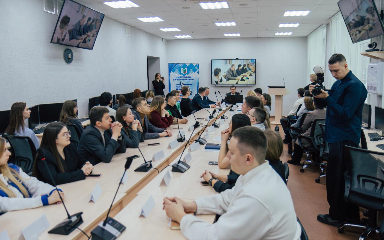 ФОТО к новости: В НГПУ обсудили развитие студенческого профсоюзного движения в Сибирском федеральном округе