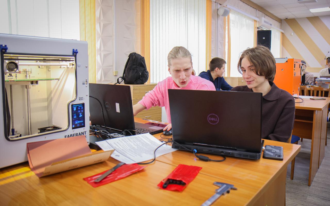 ФОТО к новости: В НГПУ прошёл региональный этап Всероссийской инженерной олимпиады школьников по 3D-технологиям