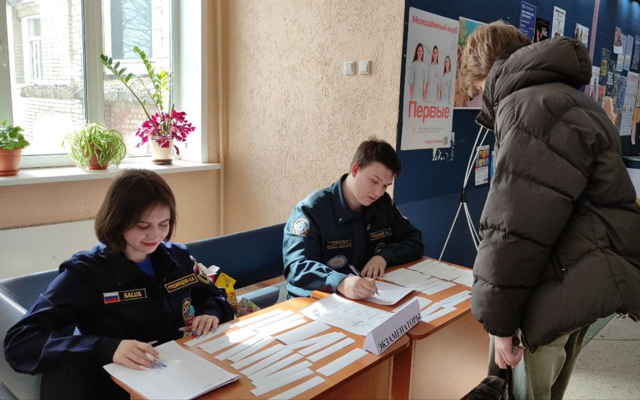 ФОТО к новости: В НГПУ прошла акция по профилактике потребления психоактивных веществ и распространения ВИЧ/СПИД