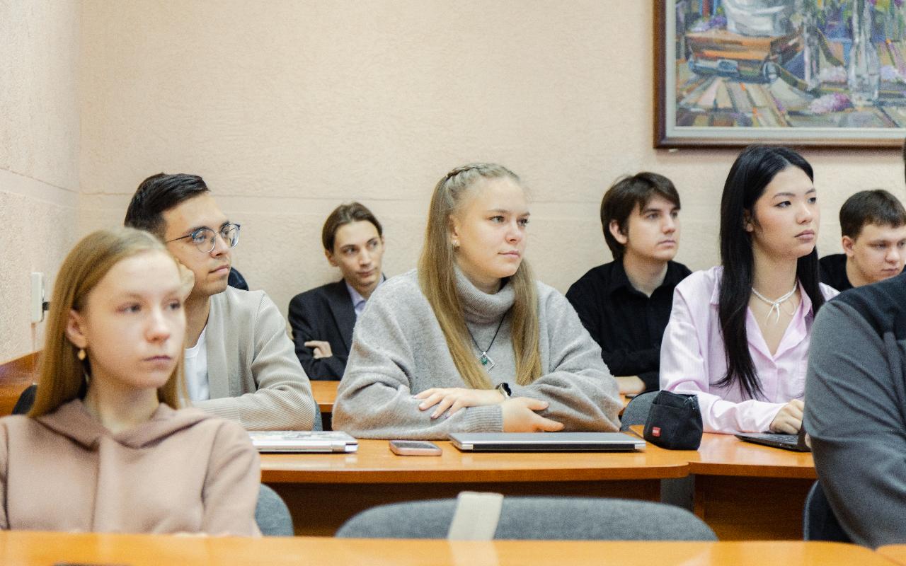 ФОТО к новости: Где проходит грань закона: в НГПУ студентам рассказали об ответственности за экстремизм и терроризм