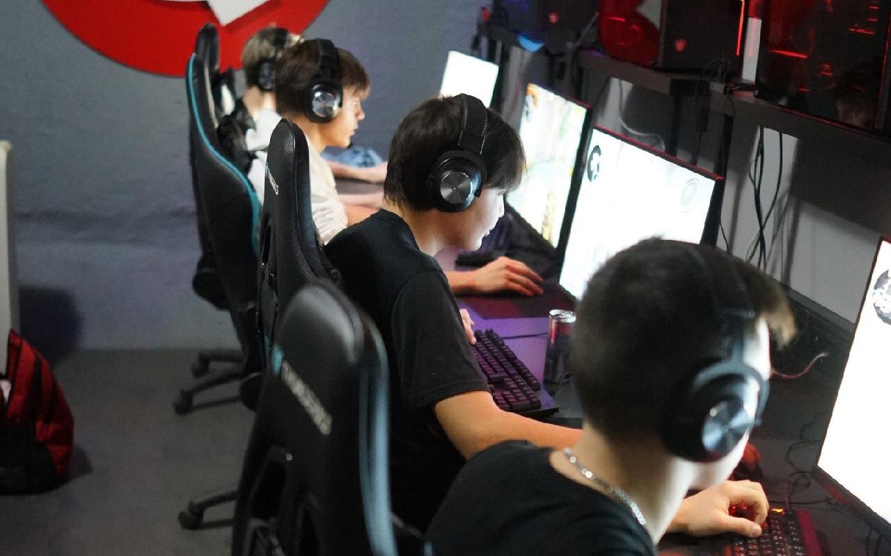 ФОТО к новости: Технопарк НГПУ: команда вуза вошла в топ фестиваля образовательного киберспорта