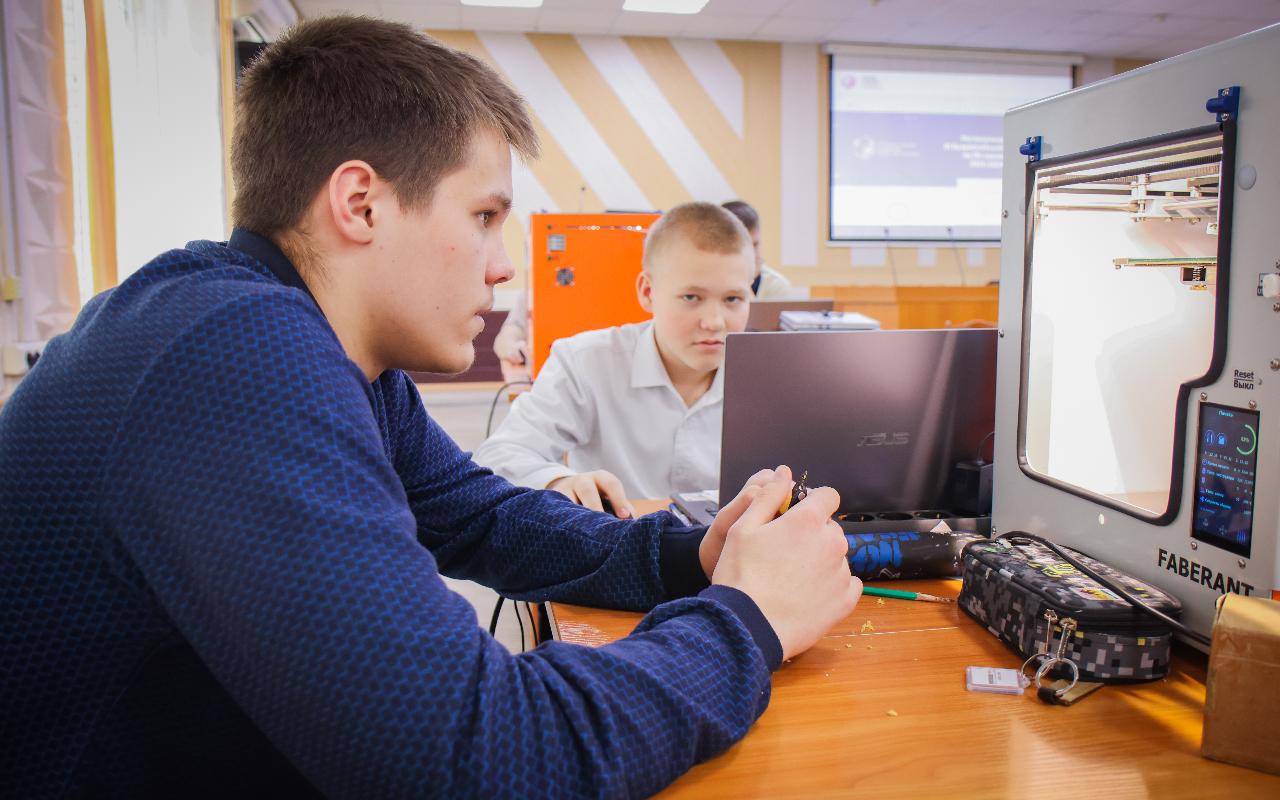 ФОТО к новости: В НГПУ прошёл региональный этап Всероссийской инженерной олимпиады школьников по 3D-технологиям