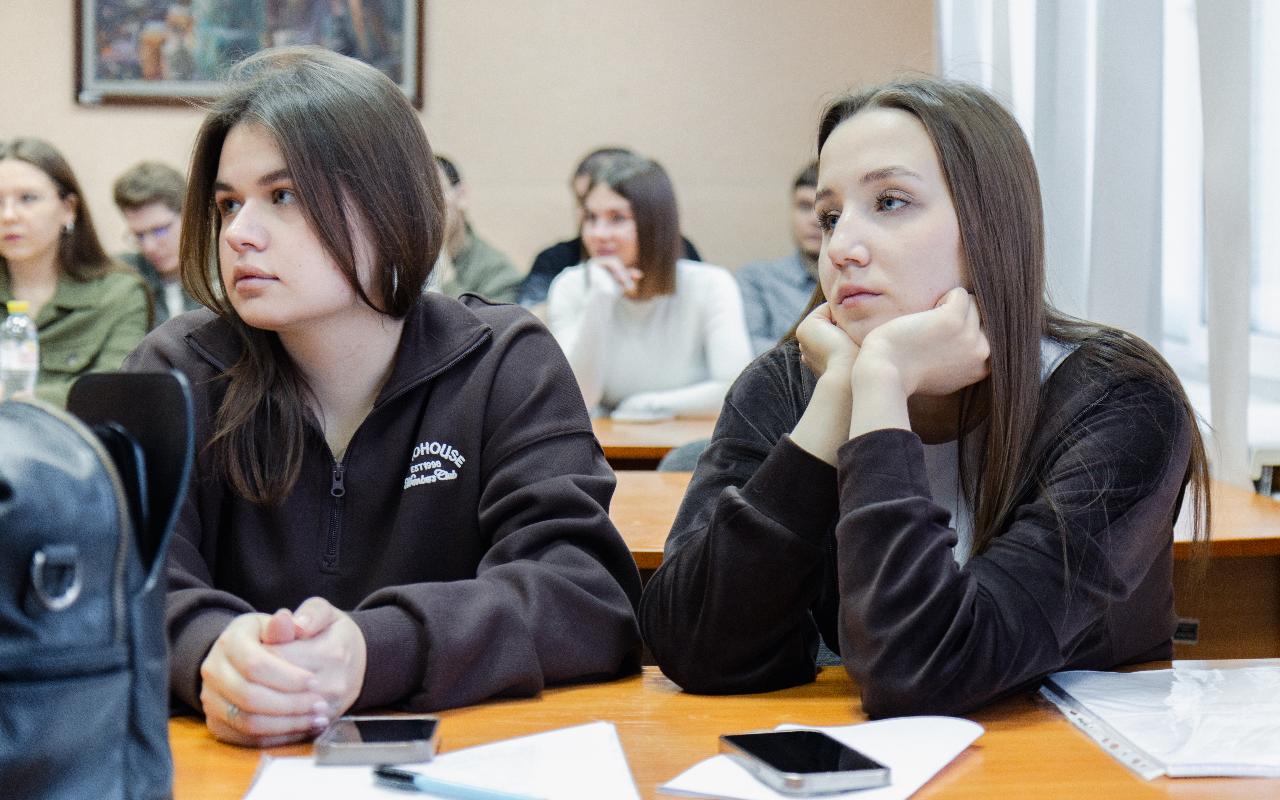 ФОТО к новости: Где проходит грань закона: в НГПУ студентам рассказали об ответственности за экстремизм и терроризм