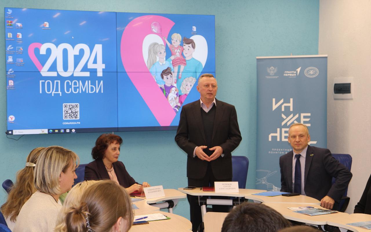 ФОТО к новости: Купинский район заинтересован в привлечении на работу выпускников НГПУ