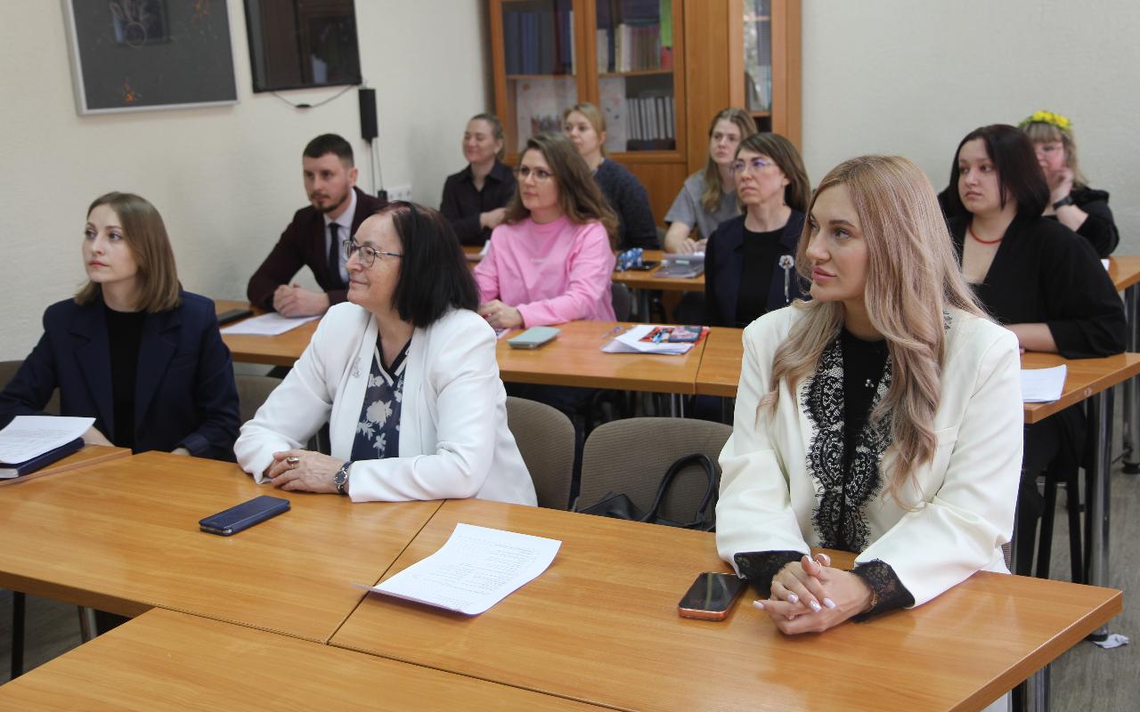 ФОТО к новости: Цифровые технологии и воспитательный процесс: в НГПУ обсудили, как их соединить