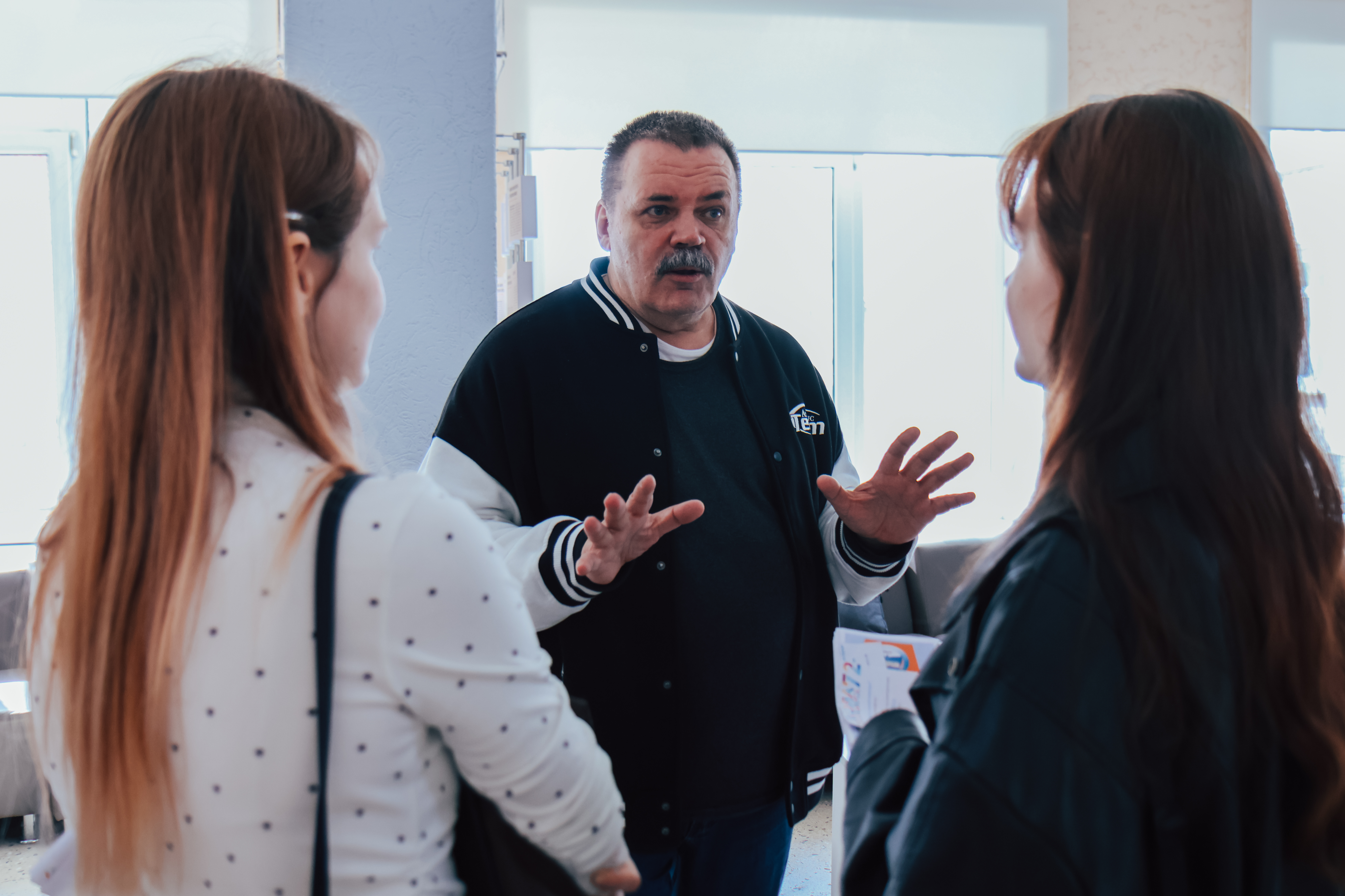 ФОТО к новости: Работодатели и будущие учителя встретились в НГПУ на Дне работодателя