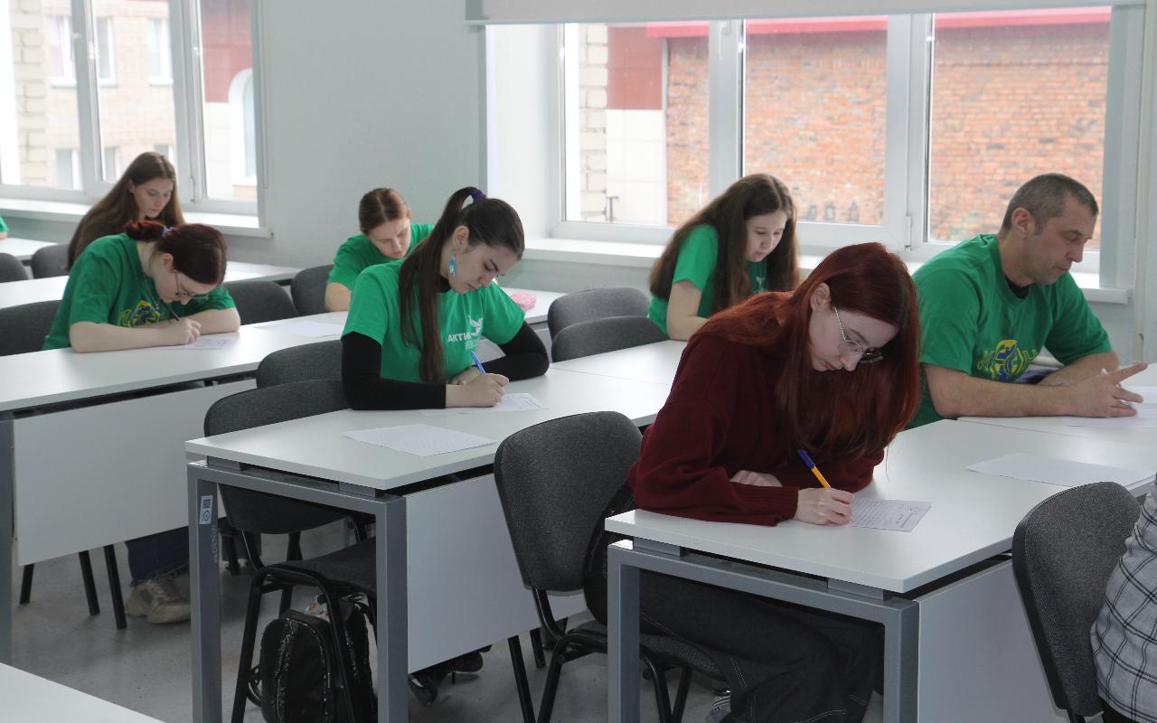 ФОТО к новости: В ИЕСЭН НГПУ состоялся Байкальский экологический диктант