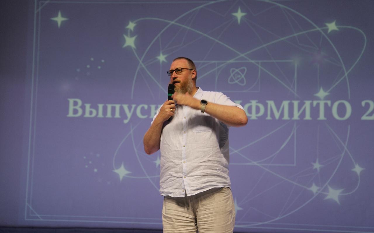 ФОТО к новости: В ИФМИТО - 32 «красных» диплома: НГПУ продолжает чествовать выпускников-2026