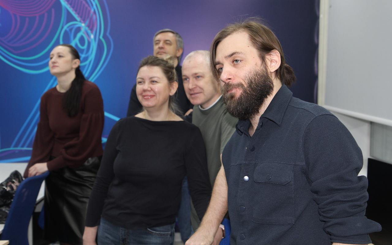 ФОТО к новости: Траектория будущих педагогов: в НГПУ состоялась встреча с родителями учеников психолого-педагогических классов МАОУ СОШ № 220