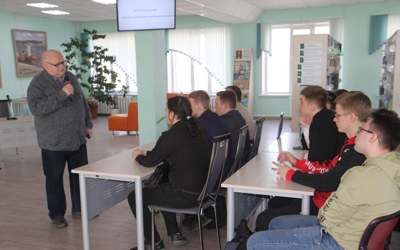 ФОТО к новости: Студенты НГПУ узнали, какой была «Дорога на Берлин» в 1945 году