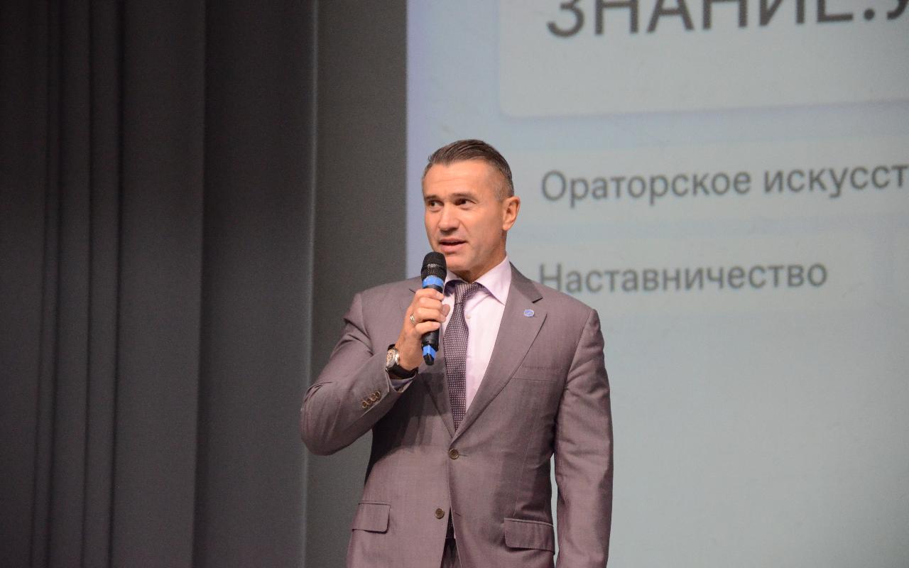 ФОТО к новости: Алексей Чадов: «Педагогика – высшее искусство». В НГПУ открылся форум трека «Знание.Учитель» Российского общества «Знание»