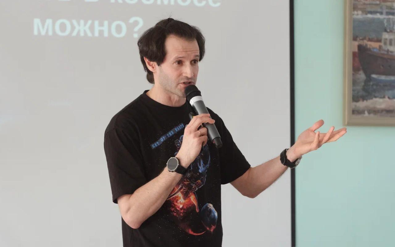 ФОТО к новости: «Чем меньше мифов, тем лучше качество жизни»: в НГПУ рассеяли заблуждения о космосе 