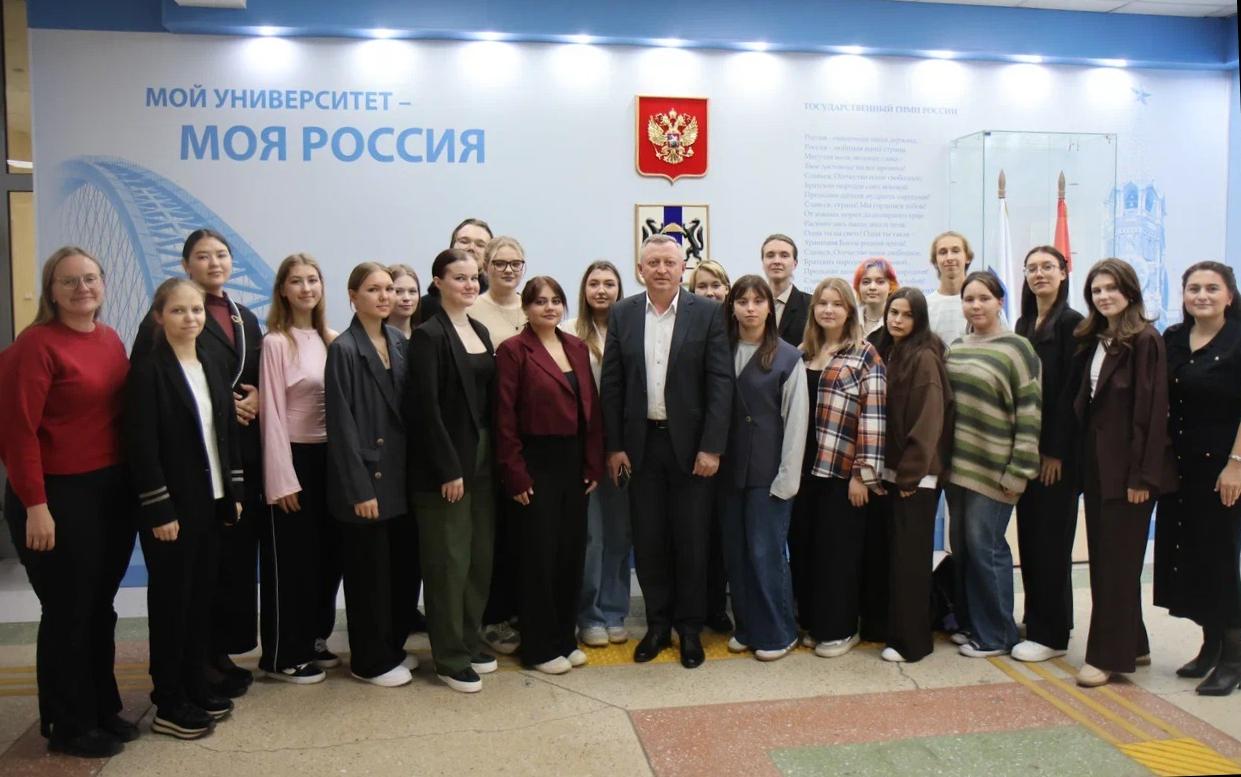 ФОТО к новости: «Очень важна обратная связь»: ректор НГПУ встретился со студентами