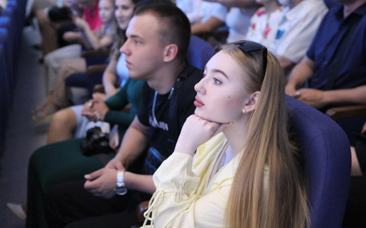 ФОТО к новости: Выпускница ИМиСК НГПУ стала мамой за неделю до вручения диплома