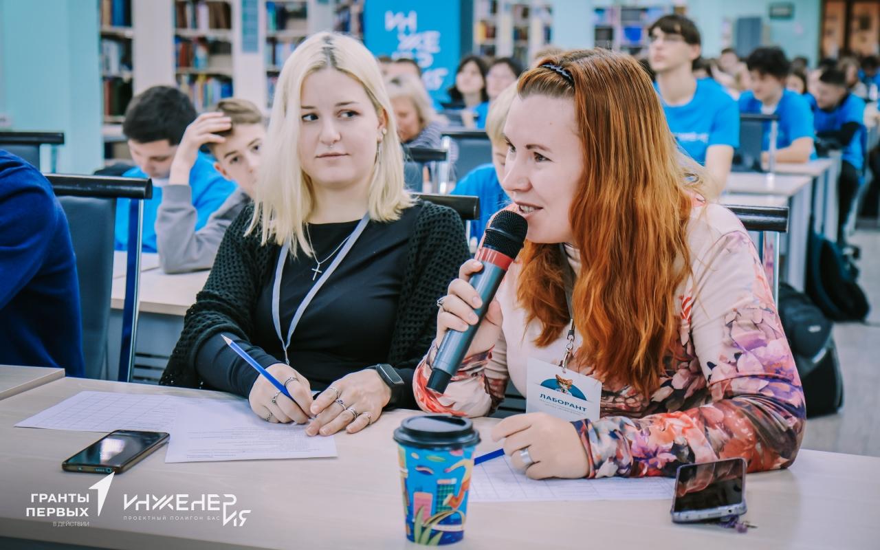 ФОТО к новости: ИНЖЕНЕРиЯ: школьники проложили путь в будущее 