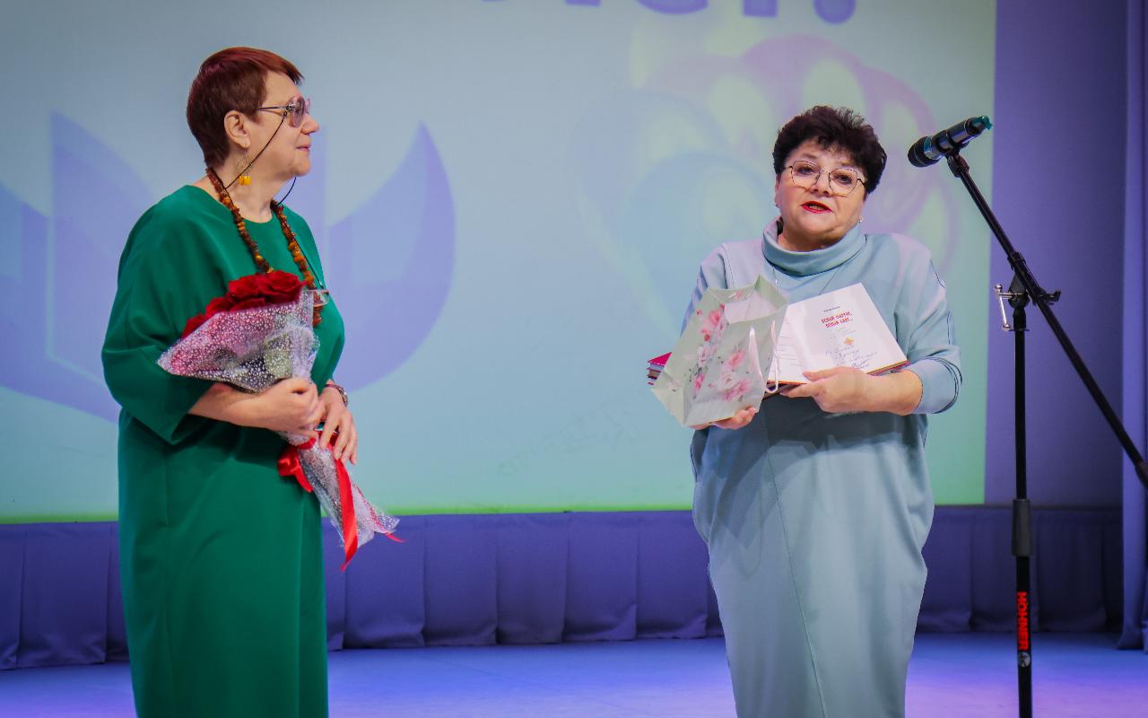 ФОТО к новости: Институт филологии и медиакоммуникаций НГПУ отметил 90-летний юбилей