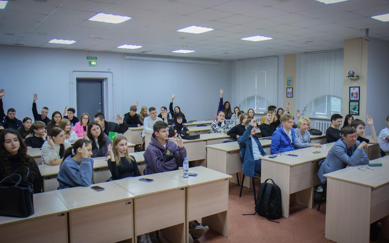 ФОТО к новости: В НГПУ показали киноверсию спектакля «Жизнь за други своя»