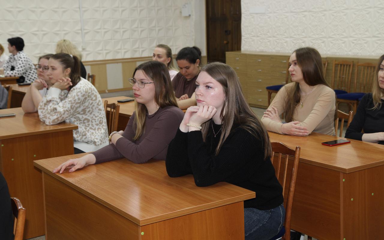 ФОТО к новости: «Вторая мама» нескольких поколений археологов: 100-летие профессора Татьяны Николаевны Троицкой в НГПУ отметили научной конференцией