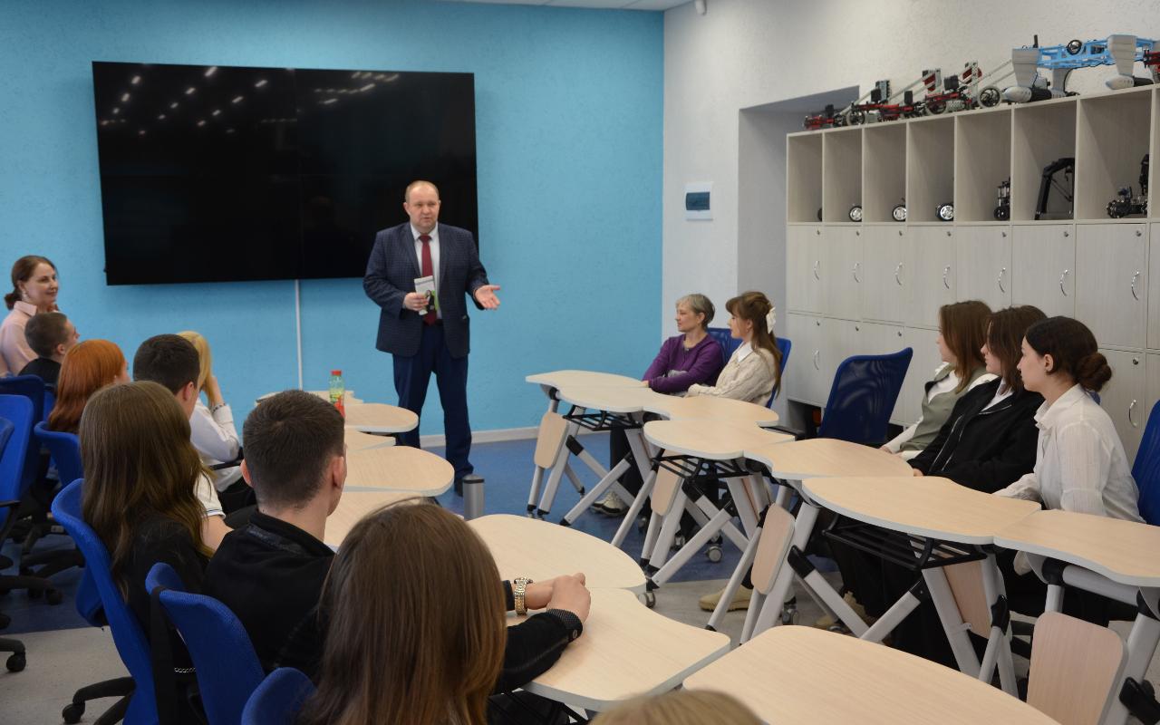 ФОТО к новости: НГПУ посетили будущие целевики из Коченёвского района