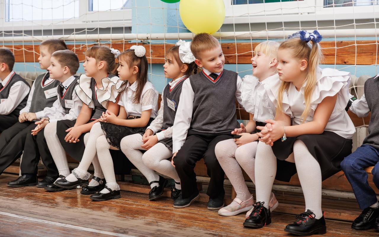 ФОТО к новости: И весело, и серьезно: студенты НГПУ напомнили подрастающему поколению Новосибирска о правилах дорожного движения