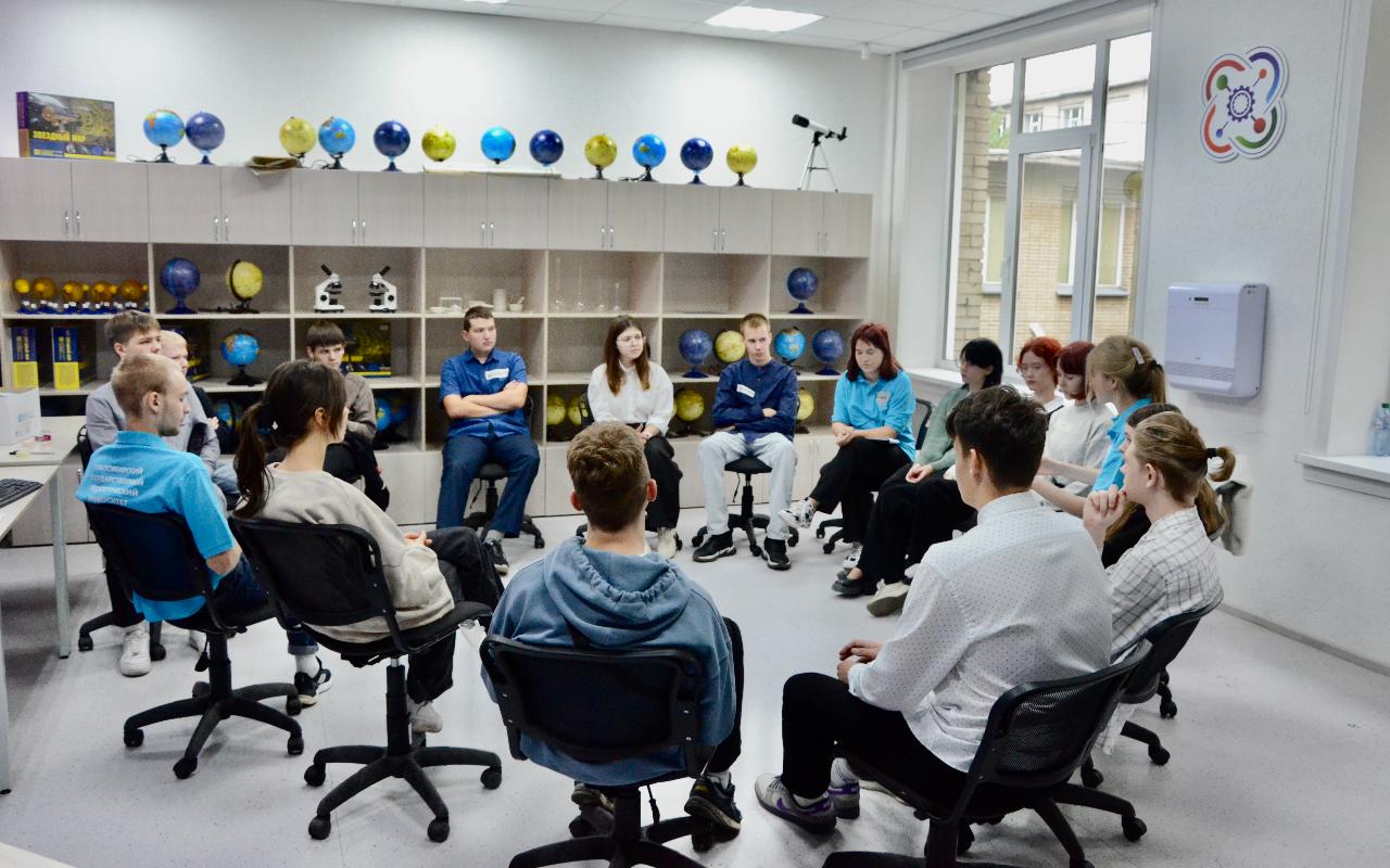 В мире педагогики и инноваций: в НГПУ прошла очередная встреча с учениками психолого-педагогических классов 