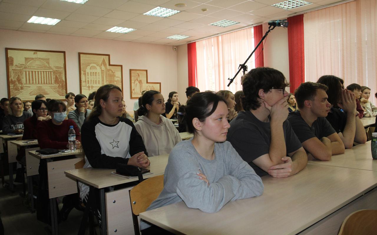 ФОТО к новости: Бронзовый век открывает тайны студентам НГПУ: академик Вячеслав Молодин подвел итоги археологического сезона