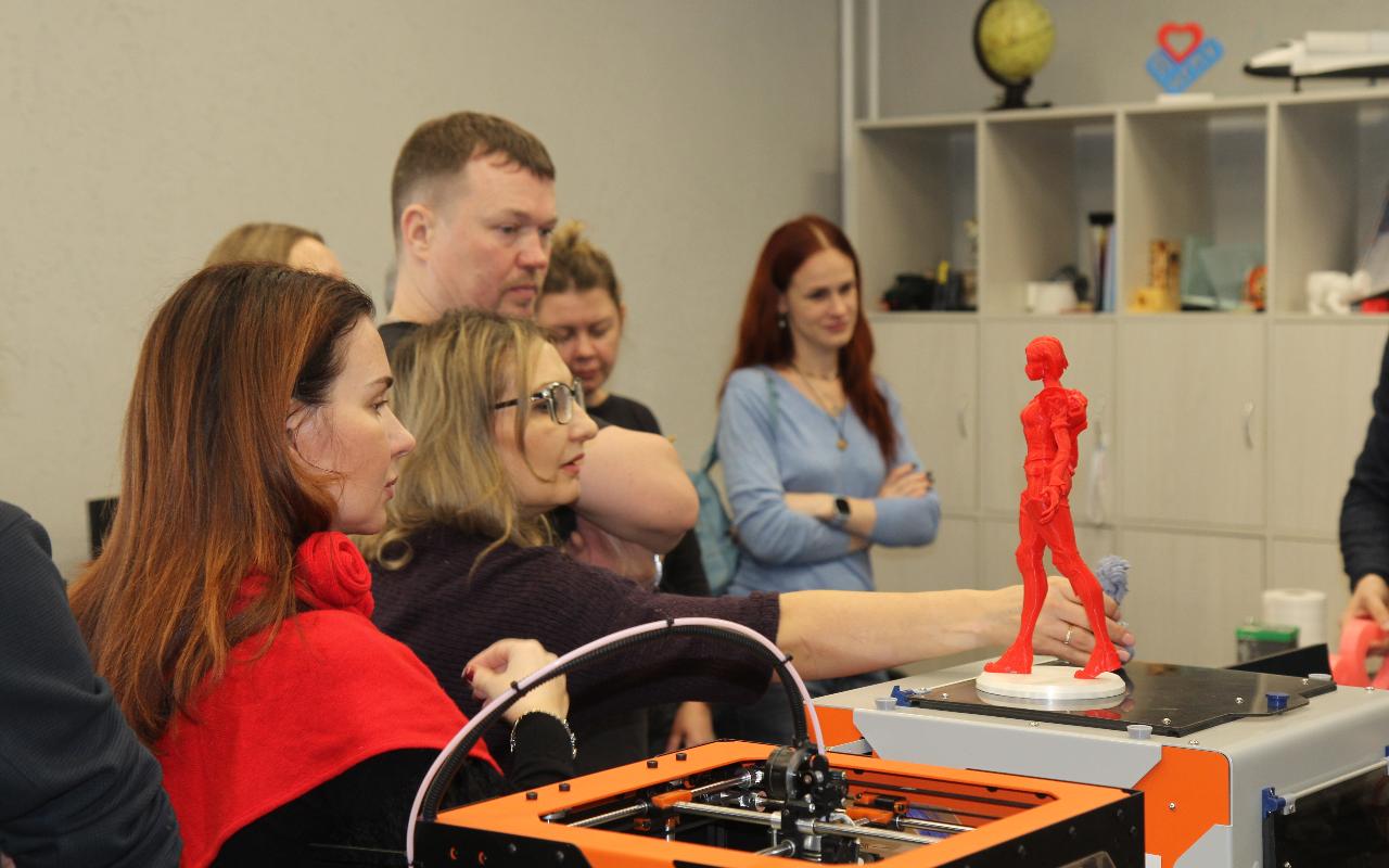 ФОТО к новости: Траектория будущих педагогов: в НГПУ состоялась встреча с родителями учеников психолого-педагогических классов МАОУ СОШ № 220