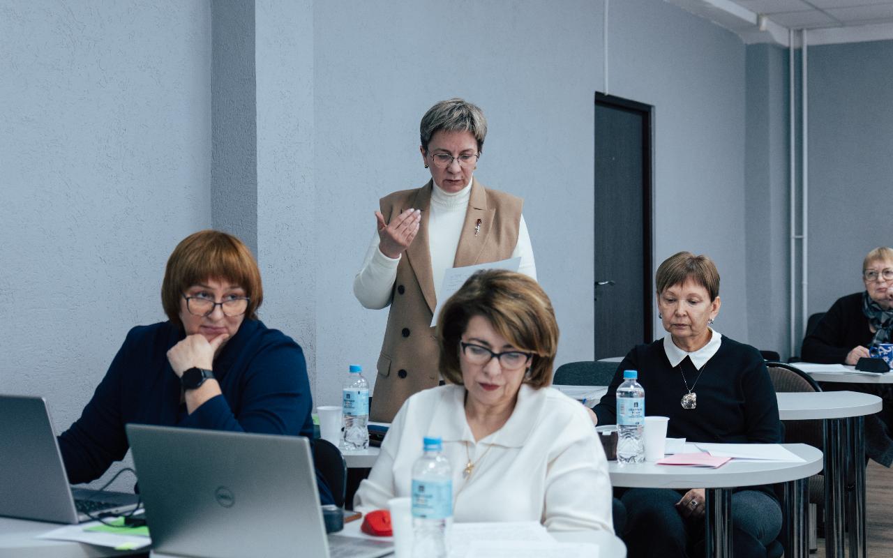 ФОТО к новости: Наука без границ: в НГПУ проходят защиты кандидатских диссертаций по филологии