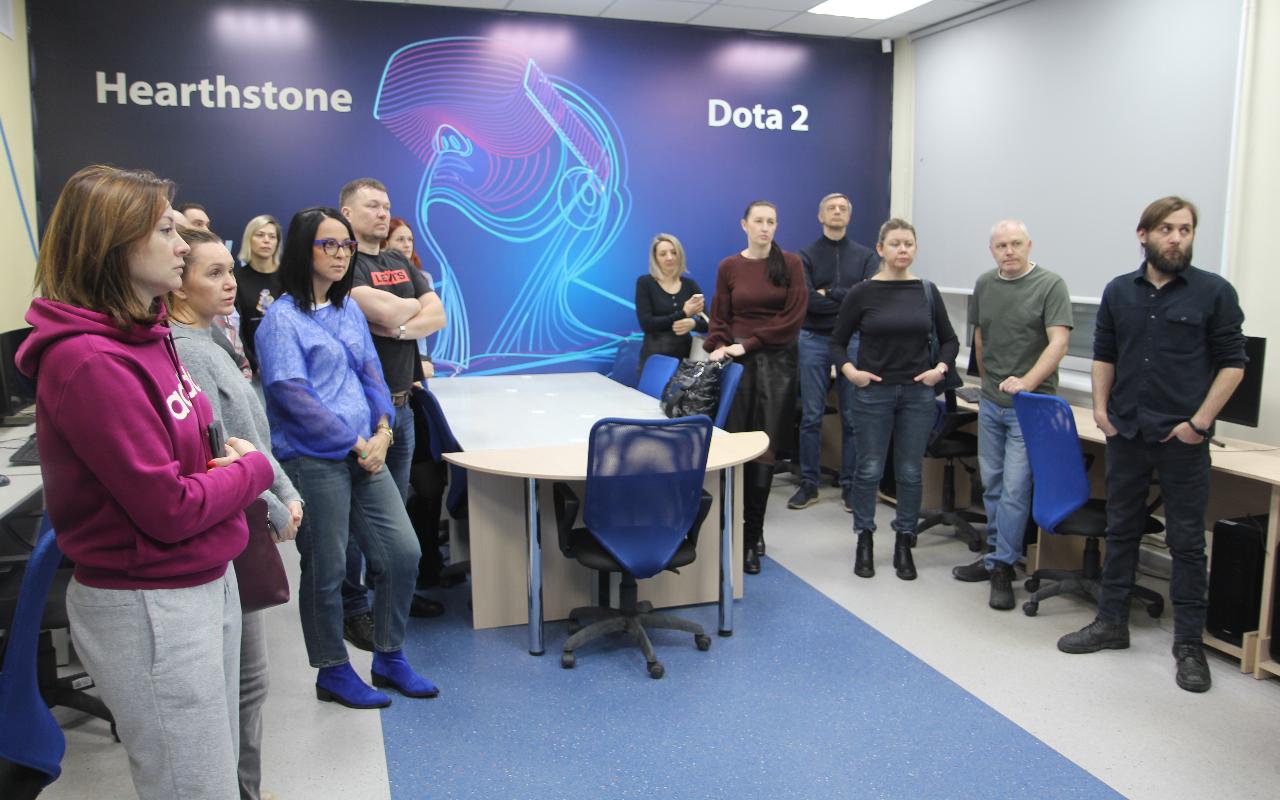 ФОТО к новости: Траектория будущих педагогов: в НГПУ состоялась встреча с родителями учеников психолого-педагогических классов МАОУ СОШ № 220