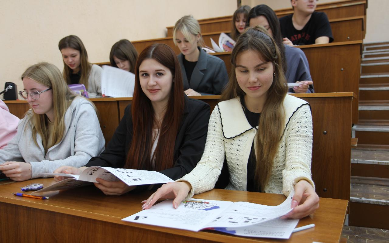 ФОТО к новости: О книгах и библиотеках: студенты НГПУ решили «Всероссийский исторический кроссворд»