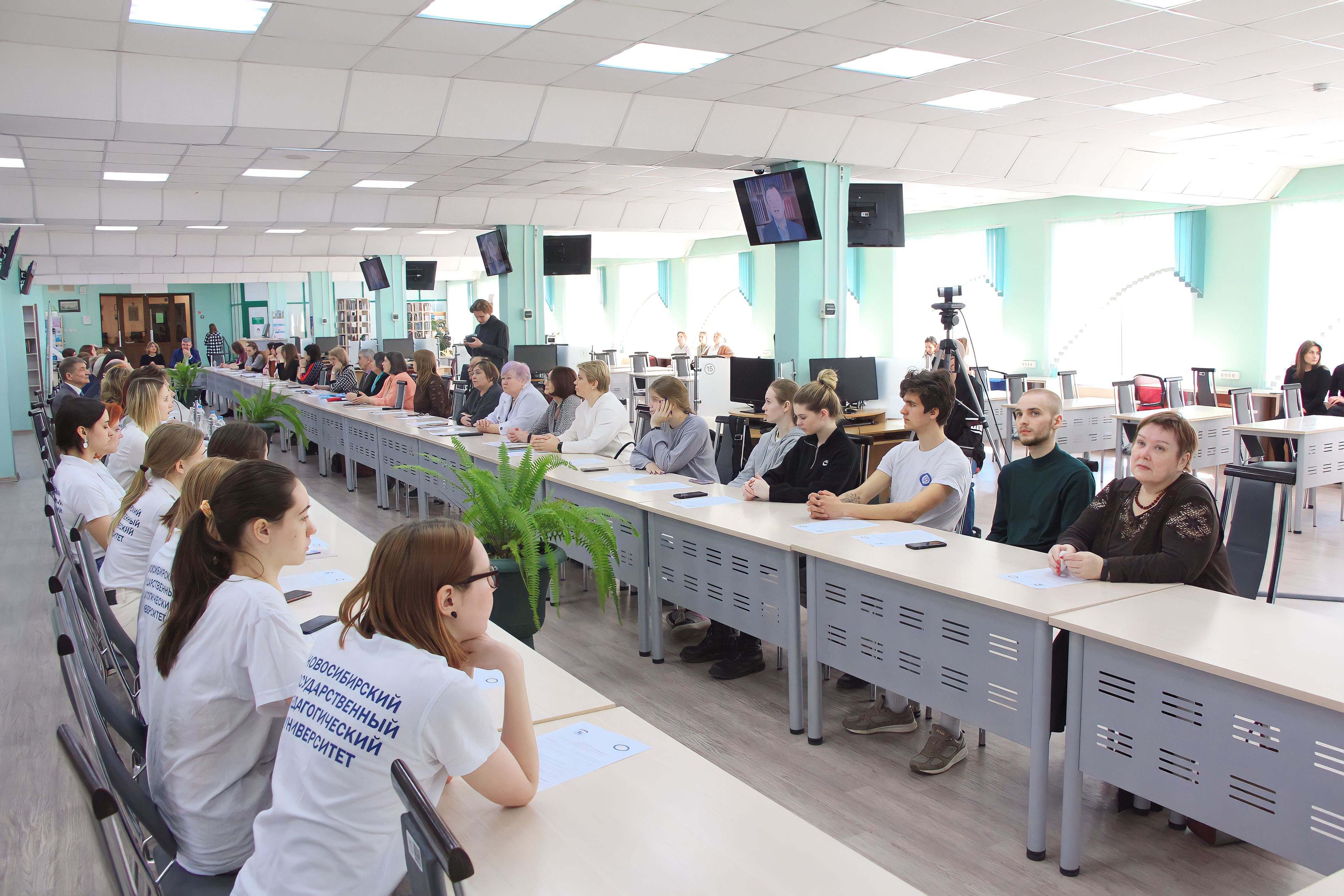 ФОТО к новости: Встреча учительских поколений в НГПУ