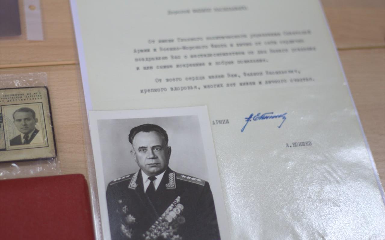 ФОТО к новости: В НГПУ открылась выставка «Маршалы Победы»