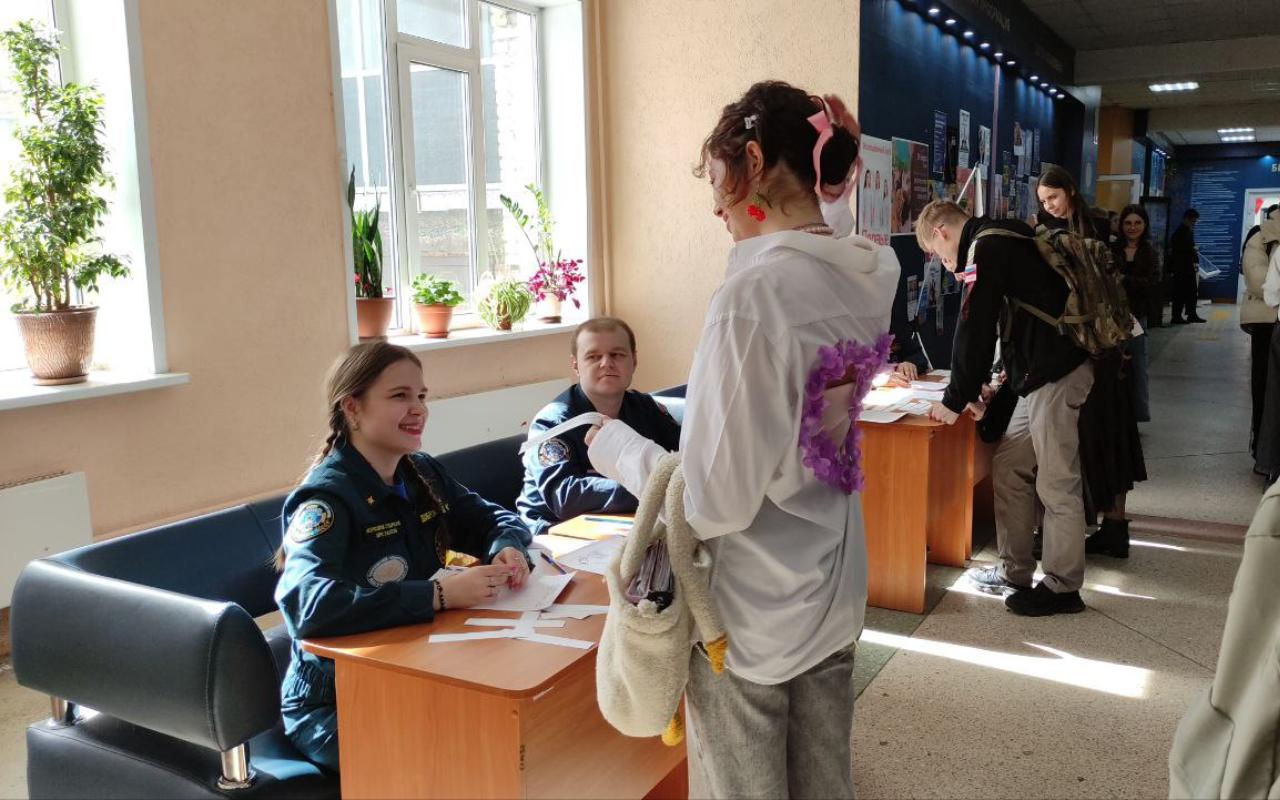 ФОТО к новости: В НГПУ прошла акция по профилактике потребления психоактивных веществ и распространения ВИЧ/СПИД