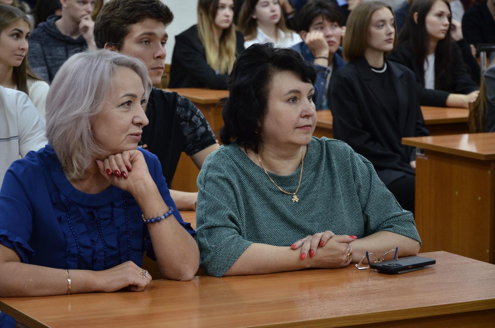 ФОТО к новости: Общественный совет ФФК НГПУ впервые наградил лучших студентов факультета