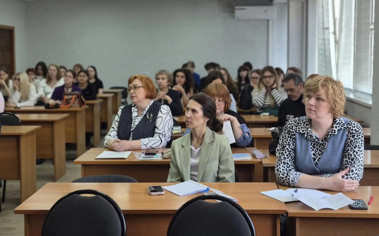 ФОТО к новости: Памяти профессора: в НГПУ провели «Восьмые Чумаковские чтения»